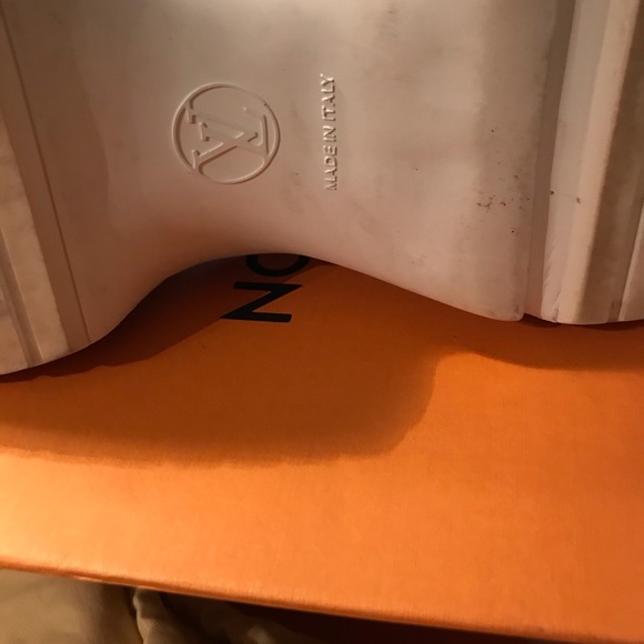 Authentic Louis Vuitton sneakers - Picture 3 of 8